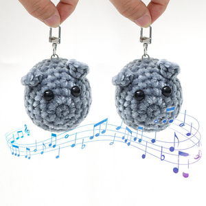 Poupée au crochet créative et mignonne d'un hamster triste avec <span class=keywords><strong>porte</strong></span>-clés musical, produit en laine transfrontalier populaire - Product Image 5