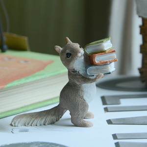 Regalo di decorazione di Micro paesaggio di moda in resina ecologica dipinto a mano con figurina di coniglio di cartone animato per insegnanti e studentesse - Product Image 4