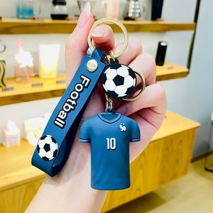 Porte-clés créatif en forme de maillot de football Messi avec dragonne, idéal pour la décoration de sacs, cadeau pour enfants et adultes - Product Image 2
