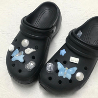 Accessoires de chaussures en gros : Breloques DIY pour sabots, boucles amovibles pour chaussures de jardin, motifs Pégase de dessin animé, perle, papillon, pour pantoufles