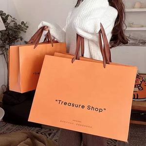 Lüks renkli kağıt alışveriş torbaları toptan ucuz hediye Premium kağıt taşıma çantası ile özel Logo baskı giyim ambalaj için - Product Image 3