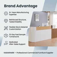 Bureau de réception double poste de travail moderne en bois, design luxueux et courbé, éco-responsable et durable, idéal pour les centres commerciaux et supermarchés