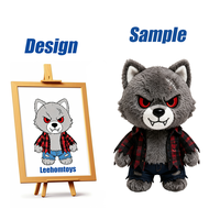 Peluche Loup-garou Gris Effrayant en Coton Ultra Doux avec Cicatrice Cousue, Yeux Rouges, Aiguilles de Loup, et Chemise à Carreaux Déchirée, Jean – Idéal pour Halloween