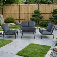 Ensemble de conversation moderne d'extérieur en aluminium gris foncé 4 pièces avec table basse en verre trempé et coussins amovibles imperméables