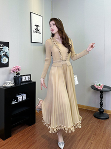 <span class=keywords><strong>2025</strong></span> Mới Nhất Phong Cách Miyake Sang Trọng Thanh Lịch Màu Rắn V Cổ Dài Tay Áo Ruffles Pleated Maxi Cộng Với Kích Thước Của Phụ Nữ Dresses - Product Image 5