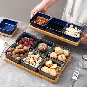 Plat en céramique créatif de style japonais, cuit au four, avec plateau carré en bois, idéal pour la maison. Comprend également des fruits secs - Product Image 1