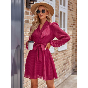 Abito a maniche lunghe con chiusura avvolgente sul davanti - Product Image 1