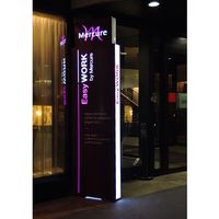 Boîte à enseignes LED durable, étanche et écologique, avec cadre en aluminium, support pylon, affichage manuel de la luminosité, éclairage publicitaire