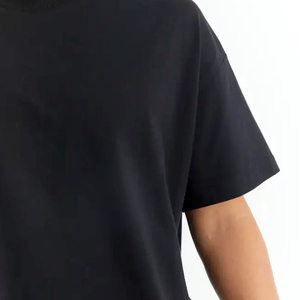 เสื้อยืดโอเวอร์ไซส์สีดำล้วนแบบขายส่ง รับทำตามสั่ง เสื้อหนา ผู้ผลิตเสื้อยืดทรงบ็อกซี่คุณภาพสูงสำหรับผู้ชาย - Product Image 3