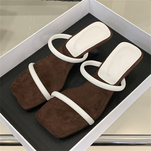 Élégantes sandales romaines noires à talons hauts, avec talon compensé personnalisé de forme spéciale pour pantoufles à bride unique, dotées d'une fonction antidérapante d'usine - Product Image 6