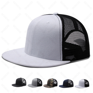 Gorra deportiva de poliéster con logotipo personalizado, visera plana de Hip Hop, parche bordado, malla, camionero, 6 paneles - Product Image 1