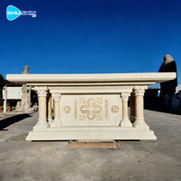 Table d'autel d'église en marbre beige sculptée à la main, style moderne, pour temple et jardin, sur mesure