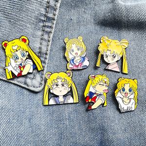 Pin de Metal con Diseño de Personaje de Anime Sailor Moon, Broche de Aleación con Forma de Corazón, Accesorio con Técnica de Grabado Digital - Product Image 4