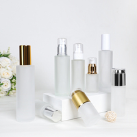 Vente en gros de flacons de lotion pour le corps en verre transparent de 100 ml, 120 ml et 30 ml avec pompe en plastique rose pour l'emballage des soins de la peau
