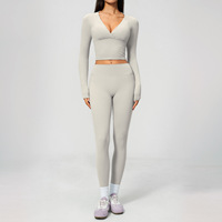 Set Pakaian Olahraga Wanita Logo Kustom, Atasan Crop Top Lengan Panjang Berkerut, Legging Yoga Kontrol Perut Elastis Tinggi, Setelan Fitness Dua Potong