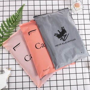 Sous-vêtements imprimés personnalisés emballage de vêtements Ziplock à fermeture éclair givré mat sacs à fermeture éclair en plastique avec logo - Product Image 6