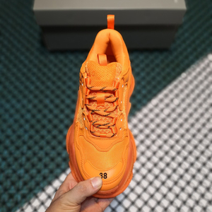 2026 Chaussures de sport de luxe en cuir de créateur haut de gamme, à triple bande, tendance et décontractées, pour la marche - Product Image 4