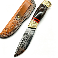 Couteau à lame fixe en acier Damas fait main, manche en ébène, accessoires en laiton, couteau de chasse avec étui en cuir pour les passionnés, souvenir