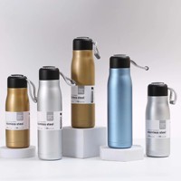 Vente chaude portable tasse d'eau Portable sports de plein air bouteille d'eau thermos tasse haute qualité 304 en acier inoxydable vide cadeau tasse