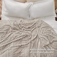 Vente chaude 100% Polyester Tricoté Jeter Lit Couverture Qualité Rayé Motif Polaire Meubles Coloré Plaine Épaissie Flanelle