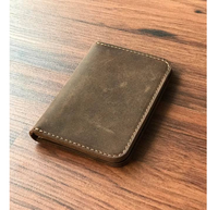 Couverture de passeport unique en cuir véritable de luxe avec porte-carte intégré Technologie de blocage RFID Fermeture sécurisée à deux volets Global