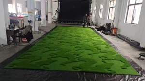 Gazon artificiel adapté aux aménagements paysagers, aux gymnases et aux terrains de sport, doté de fibres résistantes aux UV pour une longue durée de vie - Product Image 4