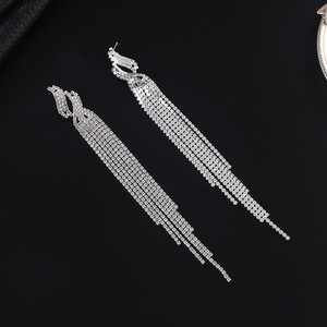 Pendientes Largos Geométricos de Aleación Chapada en Oro con Diamantes de Imitación YFJEWE, Estilo Urbano, para Novia, Boda, E693 - Product Image 5