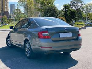 <span class=keywords><strong>Skoda</strong></span> <span class=keywords><strong>Octavia</strong></span> Classic 1.6L Comfort 6 vitesses automatique, 5 places, conduite à gauche, essence, <span class=keywords><strong>berline</strong></span> compacte liftback, modèle 2017 - Product Image 6