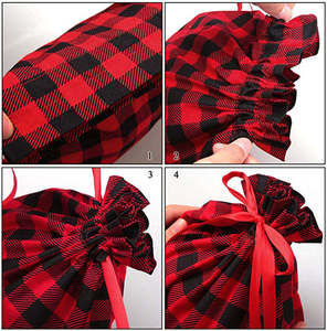 Bolsas de Regalo Navideñas de Tela Rojas con Cordón para Dulces, Decoraciones Navideñas para Niños - Product Image 5