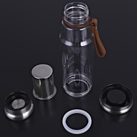 Bouteille d'eau en plastique avec infuseur à thé de 600ml avec logo personnalisé avec corde Bouteille d'eau en plastique avec infuseur de fruits en Tritan