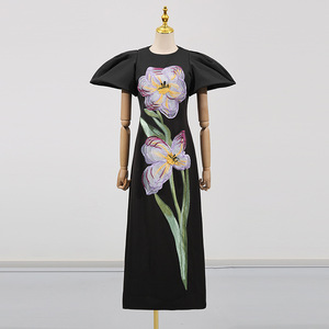 Eleganti Abiti Lunghi 2025 Nuovo Stile Estivo con Fiori Applicati Maniche a Sbuffo Vestito Aderente per Donne - Product Image 2