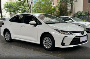 Auto Usado a Precio Económico, Toyota <span class=keywords><strong>Corolla</strong></span> <span class=keywords><strong>2020</strong></span>, 1.8L Híbrido E-CVT, Sedán de 4 Puertas y 5 Asientos, Volante a la Izquierda, Bajo Consumo de Combustible - Product Image 3