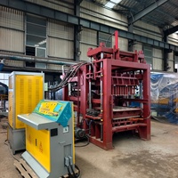 Machine à blocs hydraulique entièrement automatique haute efficacité QT4-15 avec alimentation automatique par palette pour la production de briques