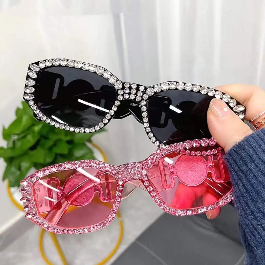 Designer Fashion Classic Crystal Diamond Punk Sun Glasses Female UV400 Eyewear Shades Luxury Sunglasses Women