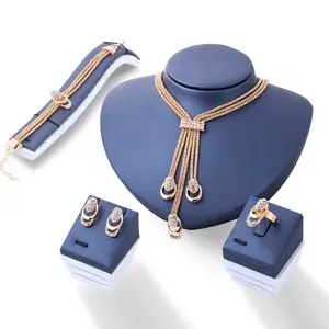 Hot Sale 4 In 1 Mode Vintage Metall Diamant Halskette Ohrringe Ring Armband Diamant Schmuck Set für Frau