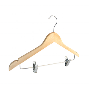 Cintre en bois massif brun naturel à tête polygonale, haute qualité, vente en gros du fabricant, très populaire, pour magasin de vêtements et penderie - Product Image 1