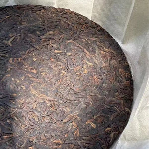 Оптовая продажа, органический чай Yunnan, большой лист, древнее дерево, пуэр, 357 г, торт, Альпийский Оздоровительный чай в упаковке - Product Image 3