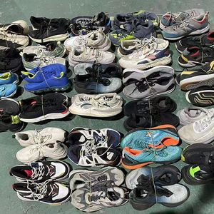 Оптовая продажа, дешевые в наличии, подержанные футбольные туфли, оригинальная обувь высокого качества для продажи - Product Image 3