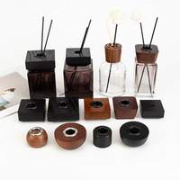 Bouteille en verre carrée de luxe de 100 ml pour diffuseur à bâtonnets, couleur noire personnalisable, avec bouchon à vis carré en bois sérigraphié et finition dépolie
