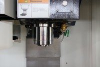 Vente Flash : Centre d'usinage vertical CNC VMC1370 avec châssis en fonte robuste pour l'usinage de pièces en acier et aluminium