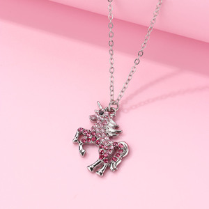 Vente en gros de pendentifs en alliage de zinc pour enfants, charme licorne rose mignon avec cristal, cadeau d'anniversaire pour enfants, boîte cadeau incluse - Product Image 5