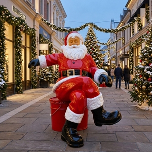 Babbo Natale a Grandezza Naturale in Vetroresina con Sacco Regalo, Decorazione Natalizia per Centri Commerciali e Forniture Festive - Product Image 4