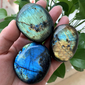 หินลาบราดอไรต์ธรรมชาติขัดเงา สำหรับบรรเทาความวิตกกังวล ความเครียด และบำบัด หินลาบราดอไรต์ขนาดพกพา - Product Image 2