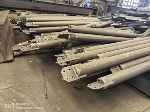 Estructuras de acero fabricadas a medida | Vigas H soldadas, tubos redondos perforados y placas de conexión de acero para la construcción