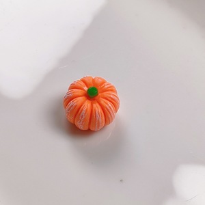 Matériaux de décoration d'Halloween : Petits ornements en résine de citrouille démoniaque, accessoires DIY de citrouille et de maïs phosphorescents - Product Image 6
