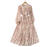 Robe longue plissée en mousseline de soie à imprimé floral, col en V, manches longues, coupe trapèze ajustée, style vintage français, collection Printemps 2026 pour femme