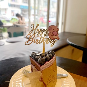 ท็อปเปอร์เค้กวันเกิดอะคริลิคคาปิบาร่าลายน้ำผึ้งและหวานๆ หนา 1.3 มม. กว้าง 9 ซม. ของตกแต่งงานปาร์ตี้สำหรับงานฉลองวันเกิด - Product Image 5