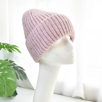 Gorro de punto de lana con logotipo personalizado para hombres y mujeres, gorro de invierno cálido y suave con bordado, característica común de tela OEM/ODM para viajes