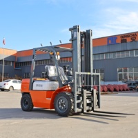 Montacargas Diésel de 3 Toneladas para Manejo de Carga Pesada en Grandes Almacenes con Cabina Cerrada