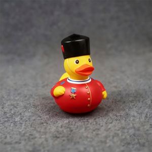 Jouets de bain en PVC en forme de canard, personnalisables en gros, avec motifs imprimés - Product Image 3